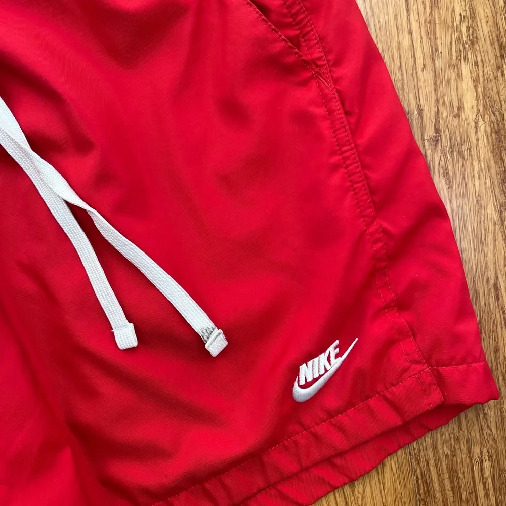 Nike Mens Swim Trunks Red size medium. 1516